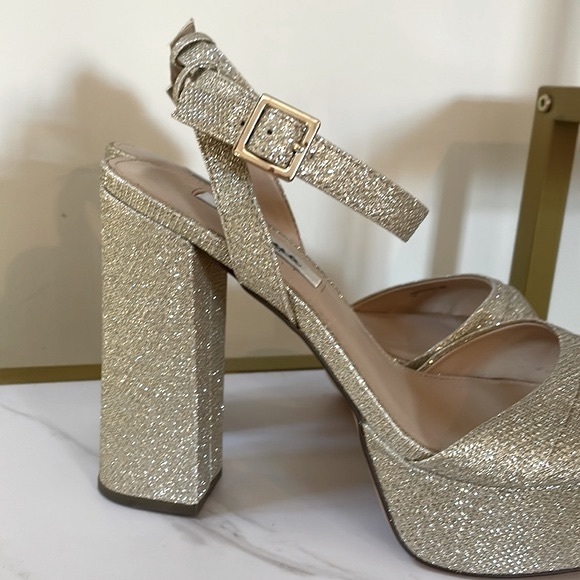Nina Dorcas Gold Glitter Platform Sandal - Picture 5 of 13